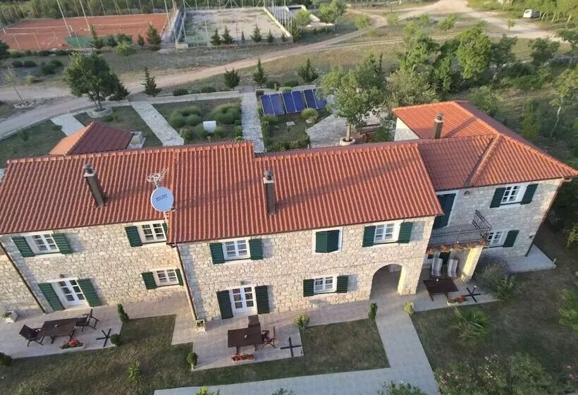 Hotelli Pansion Skelin