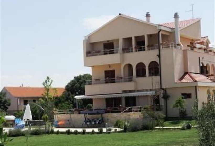 ホテル Pansion Skelin