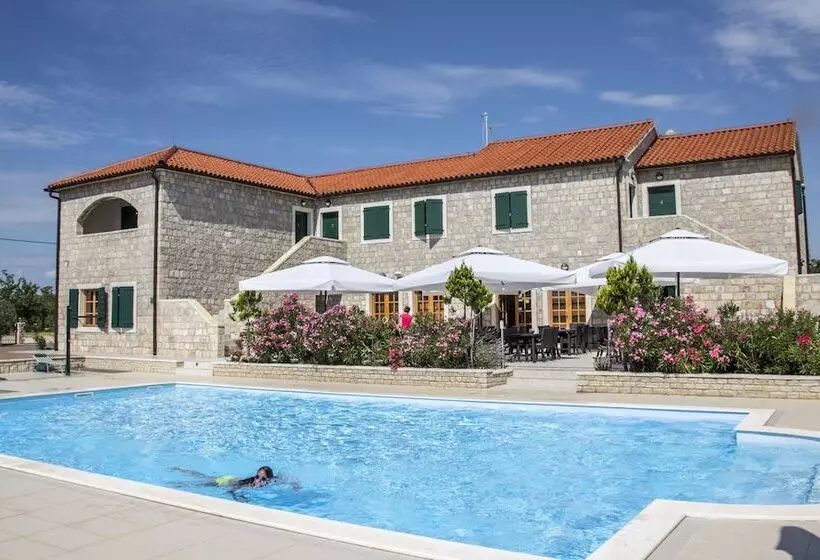 Hotelli Pansion Skelin