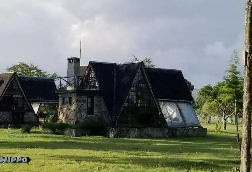 هتل Samawati Lakeside Cottages