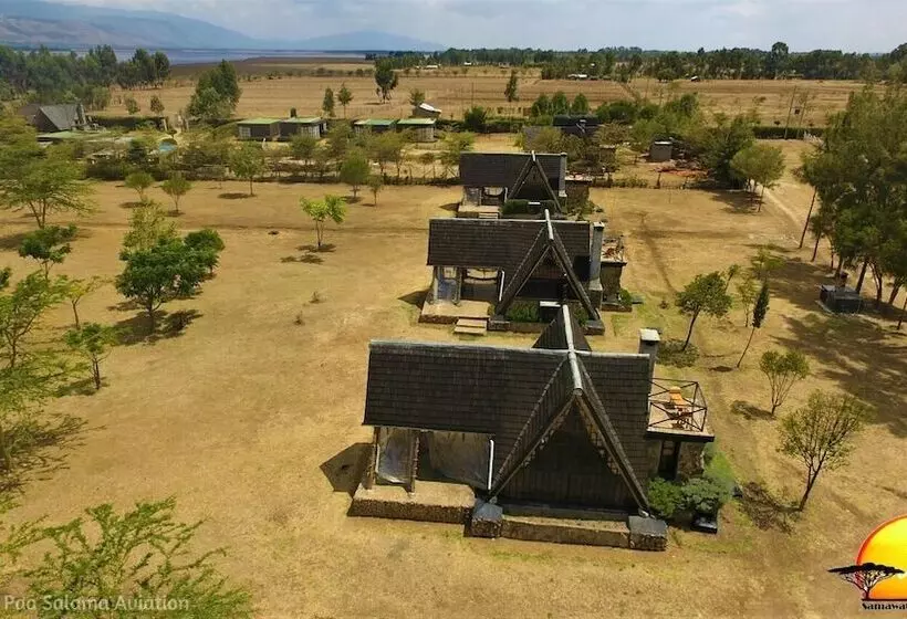 هتل Samawati Lakeside Cottages
