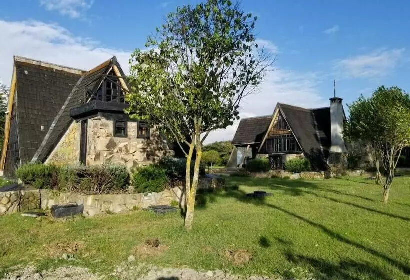 هتل Samawati Lakeside Cottages