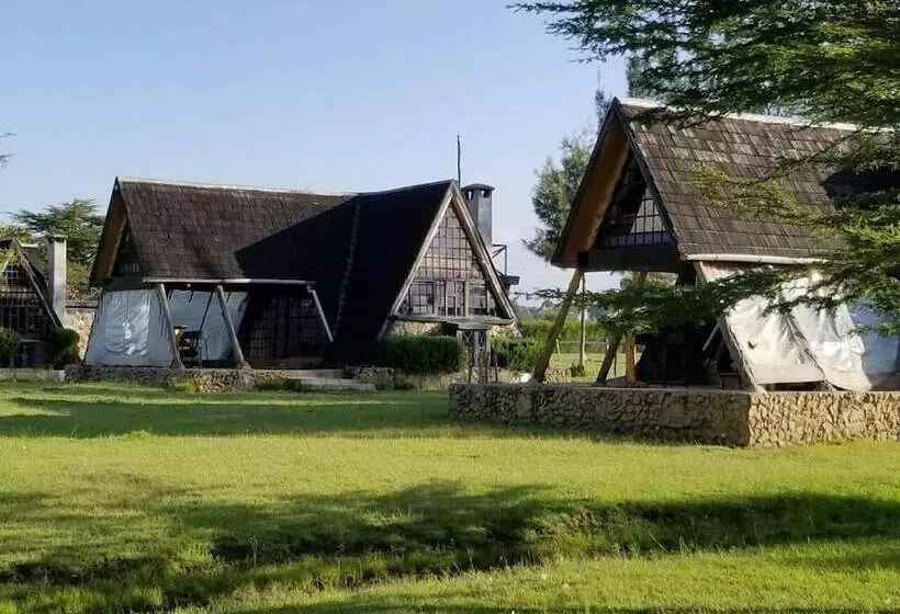 هتل Samawati Lakeside Cottages