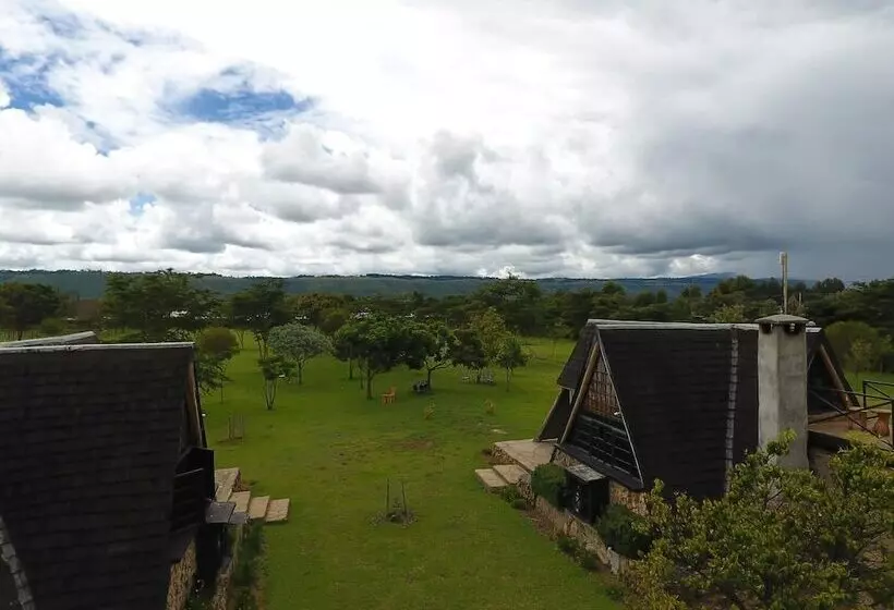 هتل Samawati Lakeside Cottages