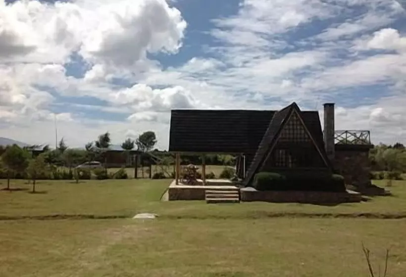 هتل Samawati Lakeside Cottages