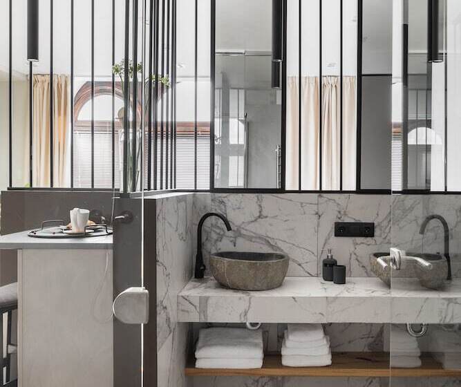 酒店 The Faces Moyka