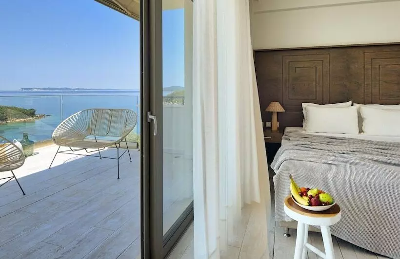 Hotelli Prima Vista Beachfront Boutique
