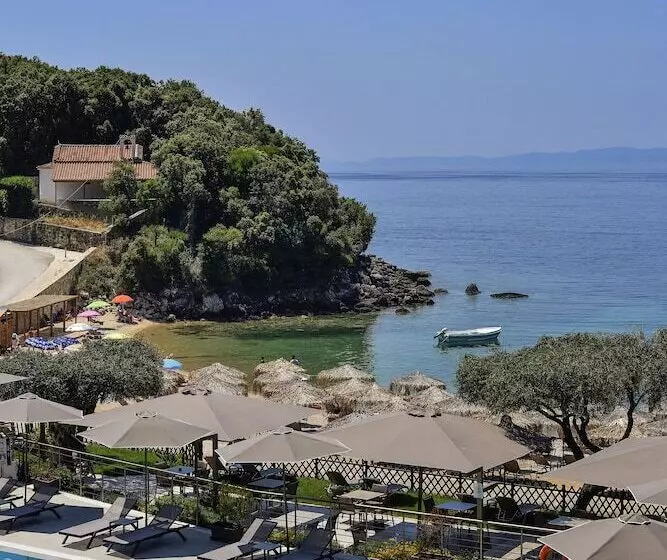 Hotelli Prima Vista Beachfront Boutique