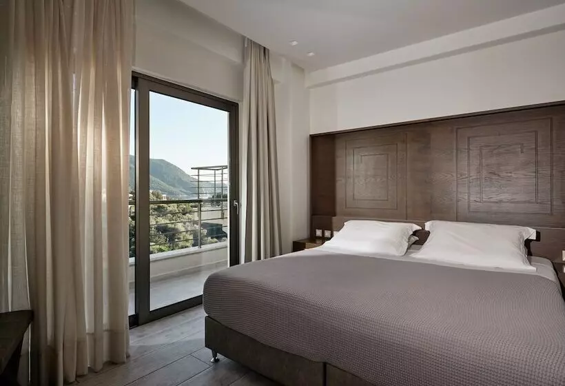 Hotelli Prima Vista Beachfront Boutique