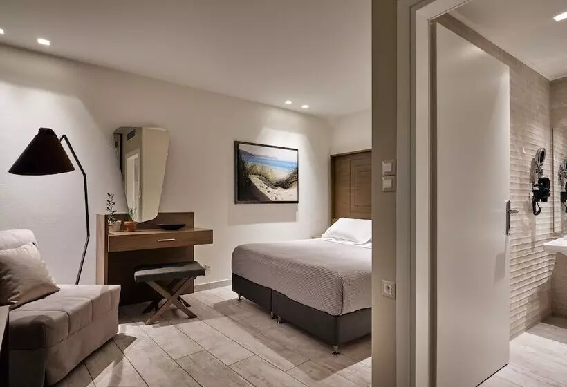 Hotelli Prima Vista Beachfront Boutique