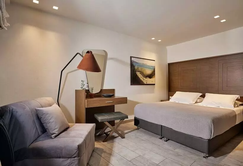 Hotelli Prima Vista Beachfront Boutique