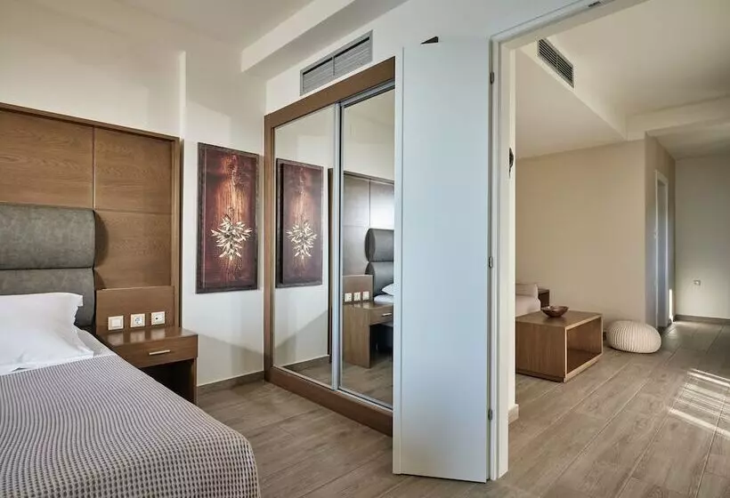 Hotelli Prima Vista Beachfront Boutique