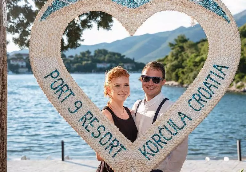 リゾートホテル Aminess Port 9 Hotel & Residence