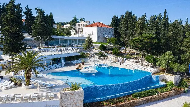 リゾートホテル Aminess Port 9 Hotel & Residence