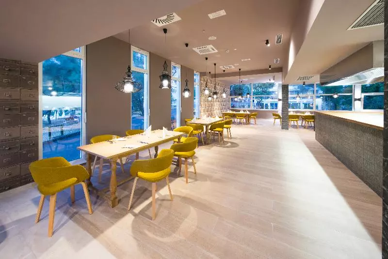 リゾートホテル Aminess Port 9 Hotel & Residence