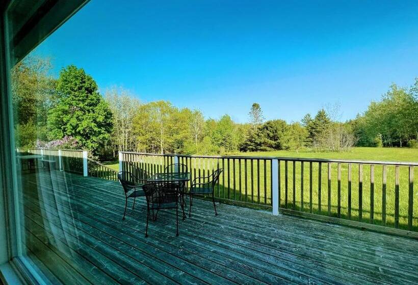 Eden Village Motel And Cottages