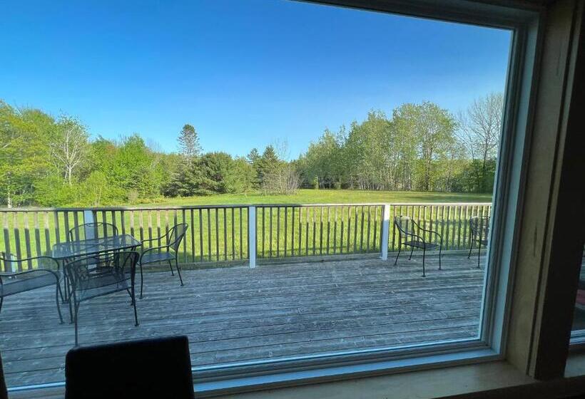 Eden Village Motel And Cottages