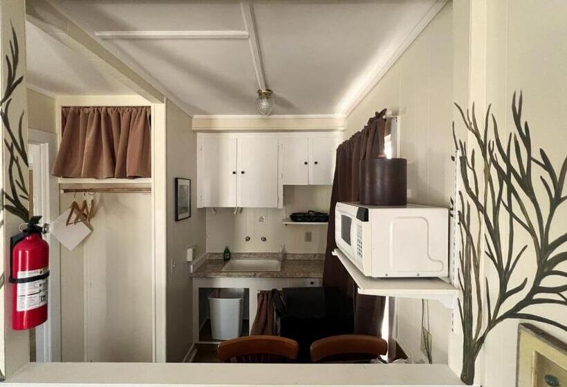 Eden Village Motel And Cottages