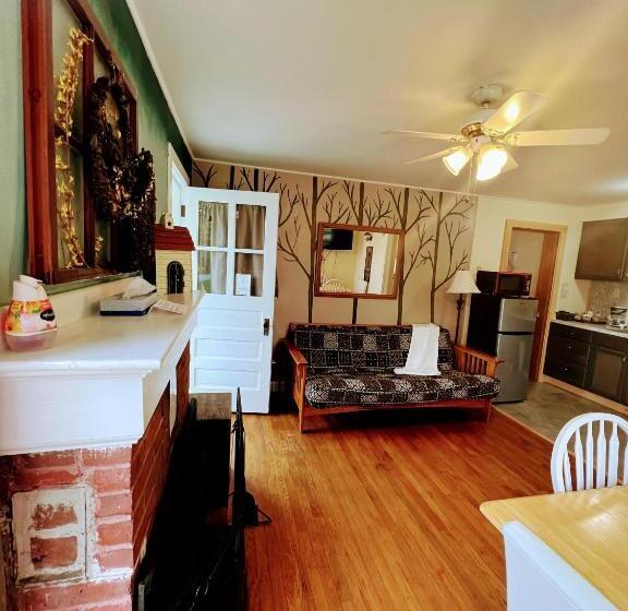 Eden Village Motel And Cottages