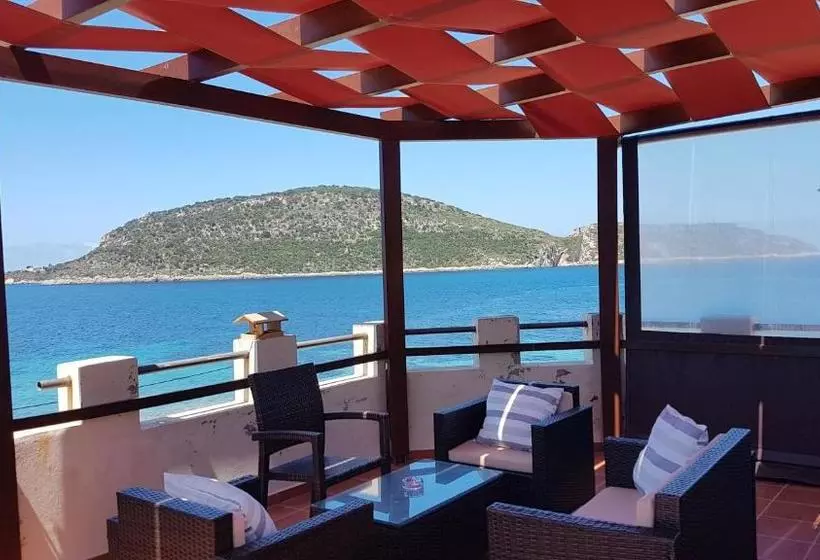 Faros Luxury Suites