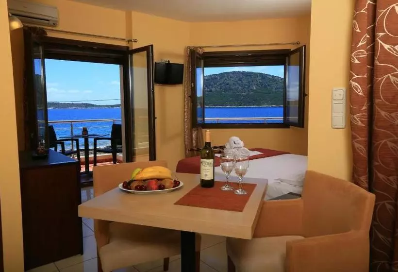 Faros Luxury Suites