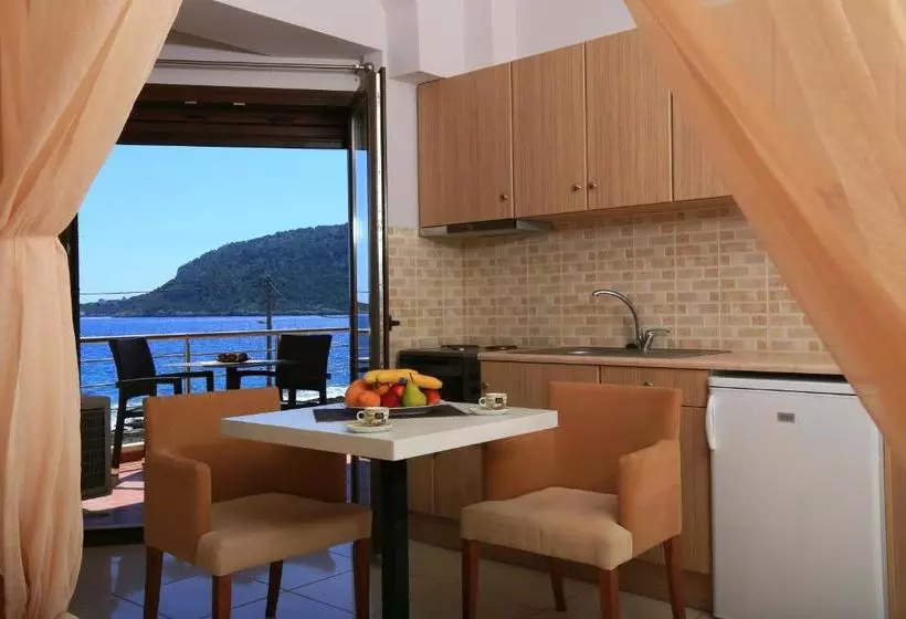 Faros Luxury Suites