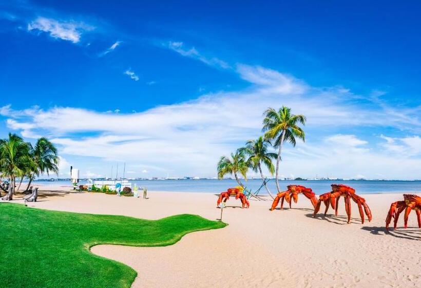 בית מלון כפרי Forest City Marina