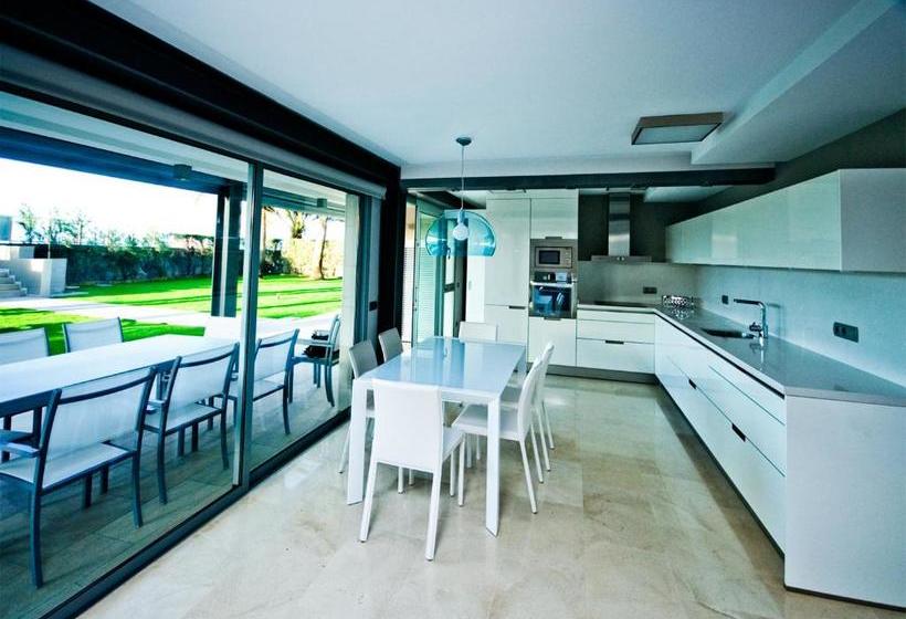 ホテル Las Barcas