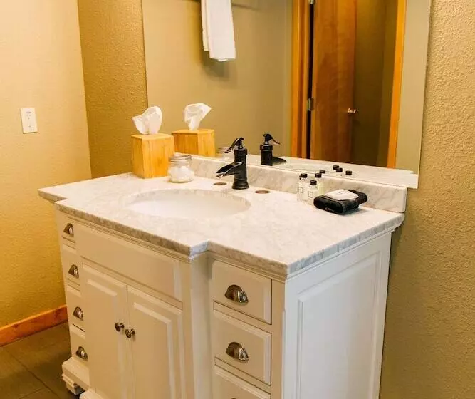 Hotelli Pine River Ranch B&b