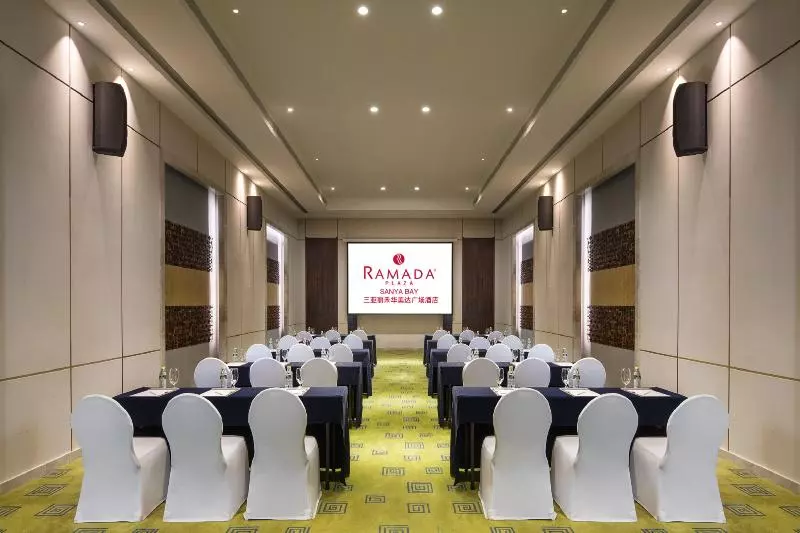 ホテル Ramada Plaza By Wyndham Sanya Bay