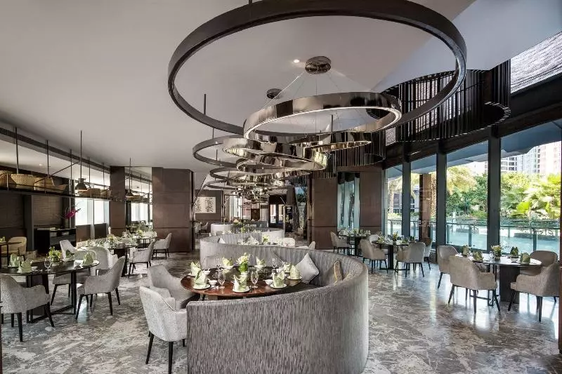 ホテル Ramada Plaza By Wyndham Sanya Bay