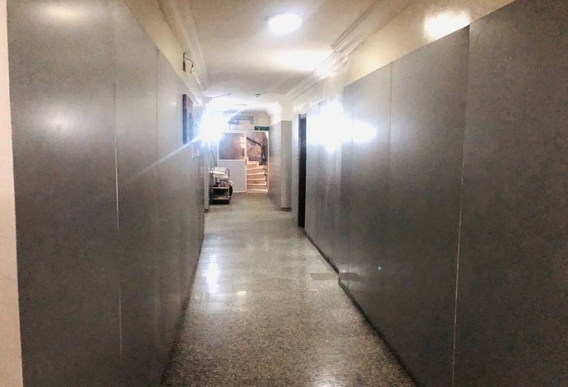 هتل Silver Grandeur