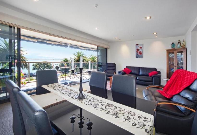 בית מלון כפרי Waterfront Apartments Nelson