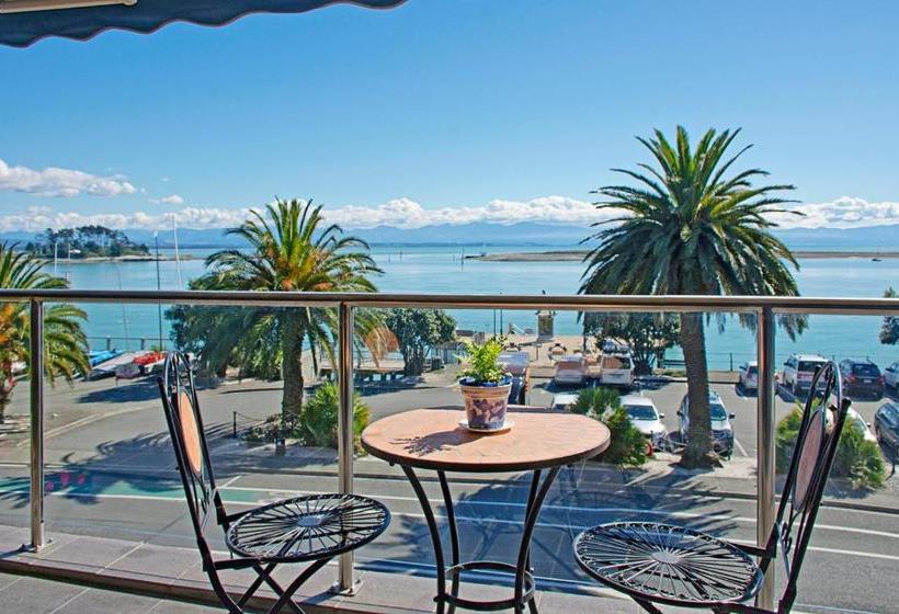 בית מלון כפרי Waterfront Apartments Nelson