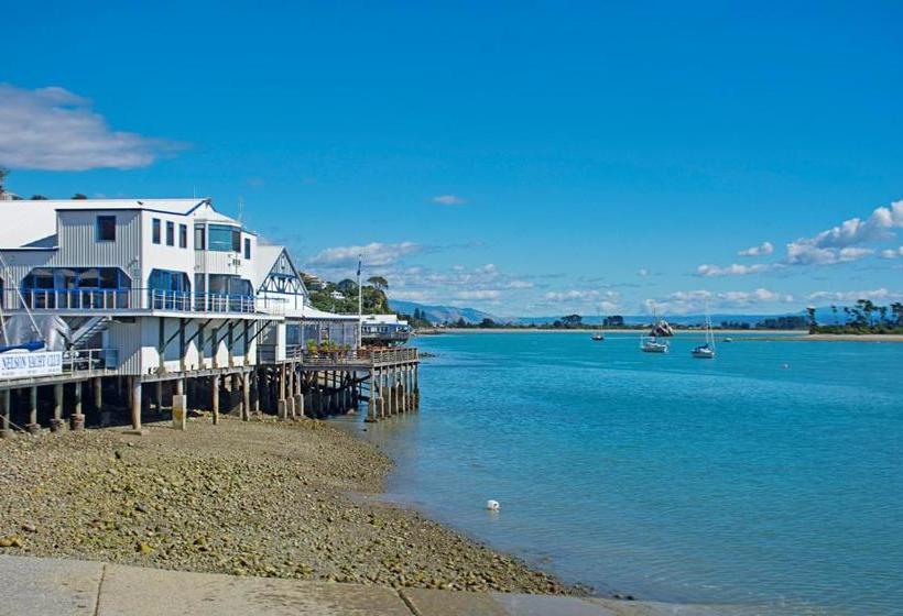 בית מלון כפרי Waterfront Apartments Nelson