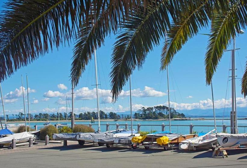 בית מלון כפרי Waterfront Apartments Nelson