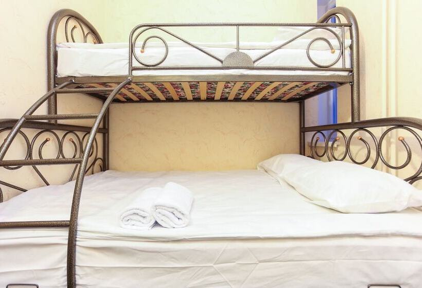 בית מלון כפרי Winterfell On Taganskaya Square