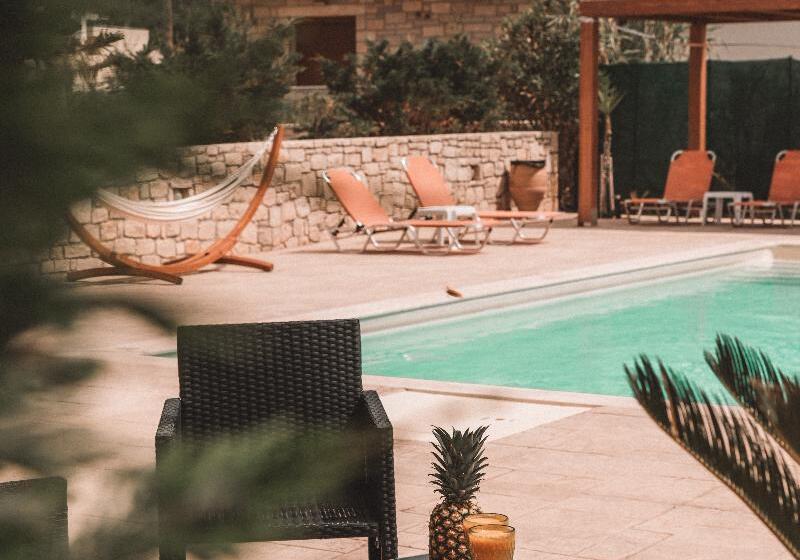 Almyra Apartments & Suites