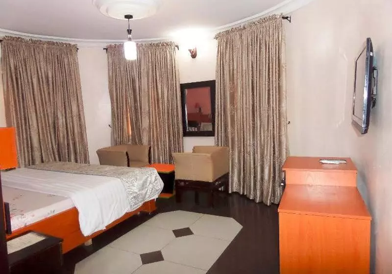 Britannia Hotel & Suites