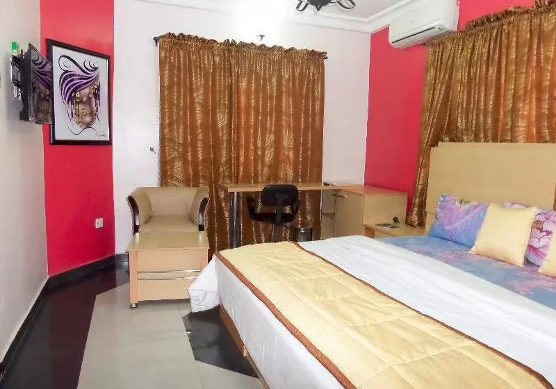 Britannia Hotel & Suites