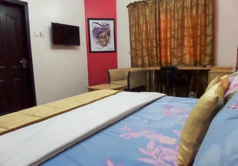 Britannia Hotel & Suites