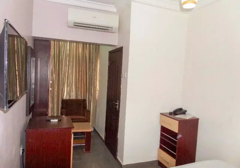 Britannia Hotel & Suites