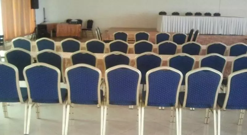 هتل Alpha Palace