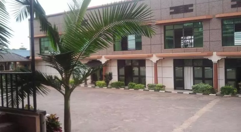 هتل Alpha Palace