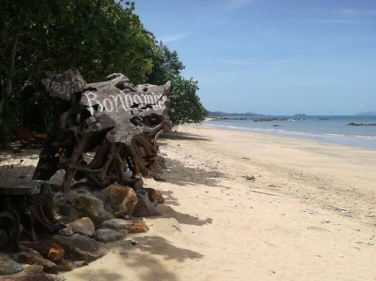 فندق Bonhomie Beach Cottages