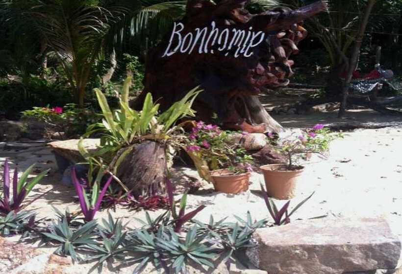 فندق Bonhomie Beach Cottages