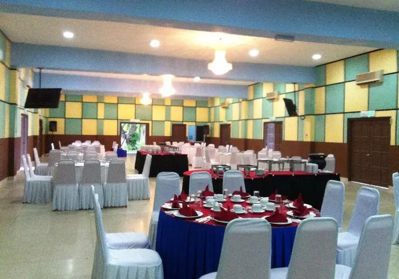 Hotelli Home Beach Village Resort