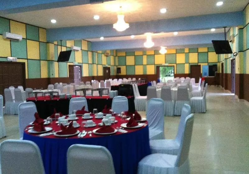 Hotelli Home Beach Village Resort