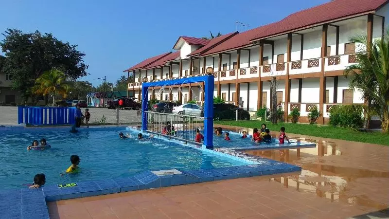 Hotelli Home Beach Village Resort