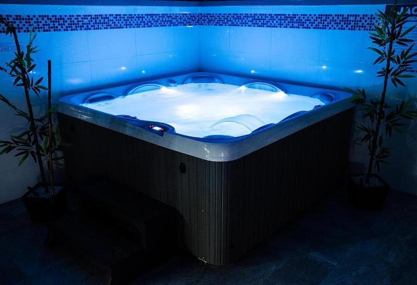 בית מלון כפרי Laureles Plaza